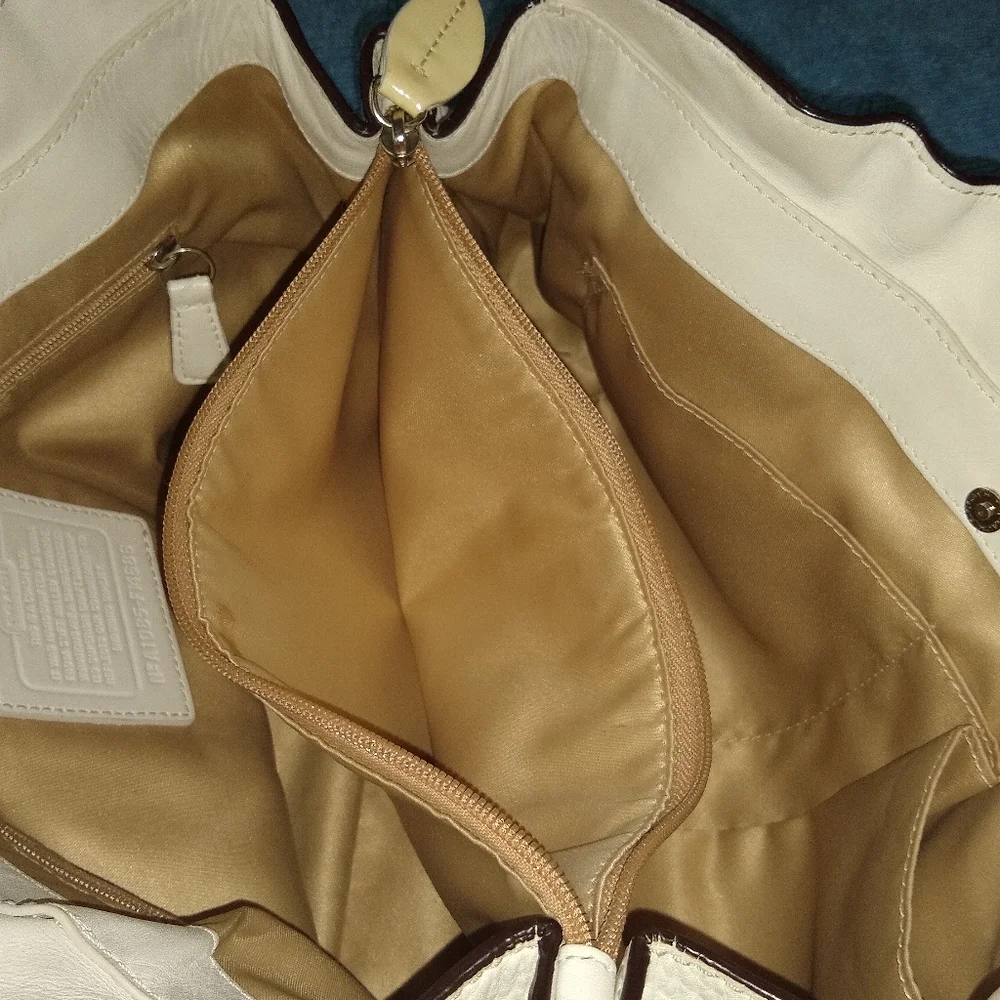Vintage Y2K Coach Penelope leather shoulder tote. F14686